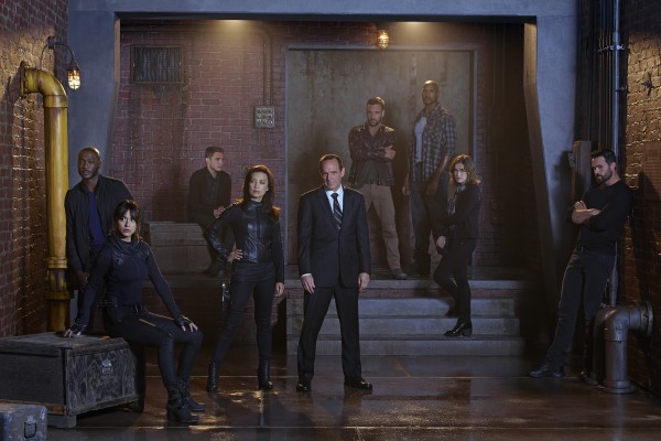 We were whisked away to the top secret set. It was so amazing to walk inside and see "THE BUS!" Click through to read all about our cast interviews with Marvel's Agents of S.H.I.E.L.D. #AgentsOfSHIELD #ABCTVEvent #AvengersEvent