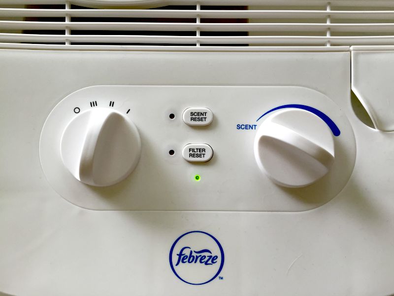 I love the shape of the Febreze Air Purifier, it's small and sleek! And being a family that has pets, anything that will help me keep my house fresh and clean smelling without taking up a ton of space is a win in my book. #KeepItFresh #ad