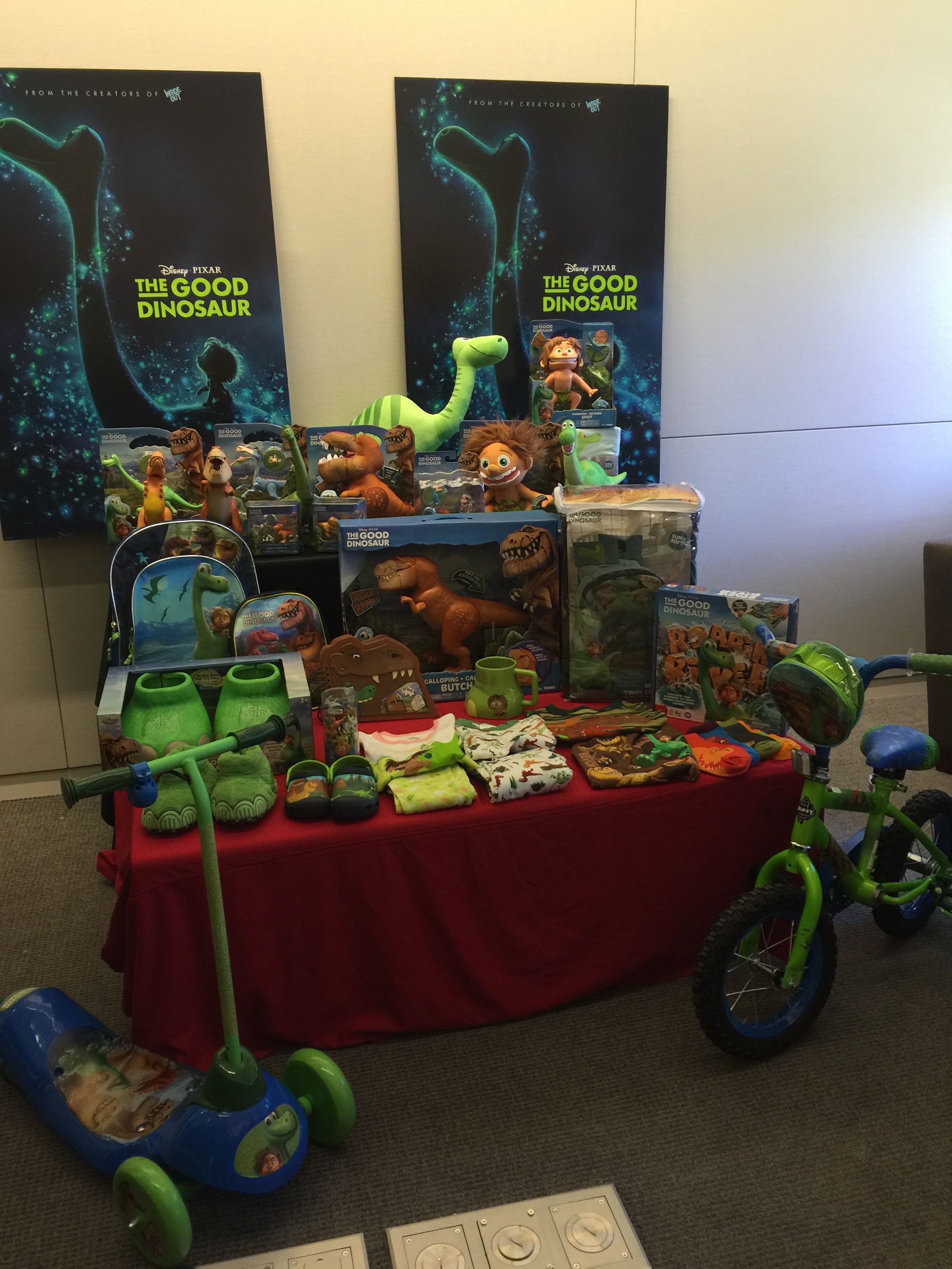 During our Good Dinosaur press trip, we were able to get a peak at Disney Infinity 3.0 and some of the fun toys and merchandise now available for The Good Dinosaur. #GoodDinoEvent