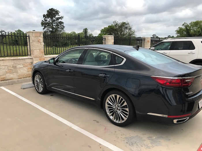 If you're not used to Houston traffic, well let's just say it's crazy! Thankfully we had a 2017 Kia Cadenza on our trip. This car is simply amazing.