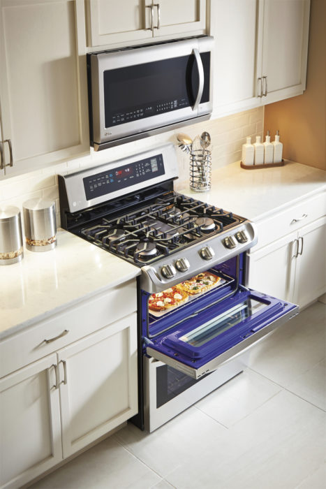 Are you ready for the cooking and baking that comes with this time of year? Maybe it's time for a Holiday Kitchen update w/ LG Appliances from @BestBuy!