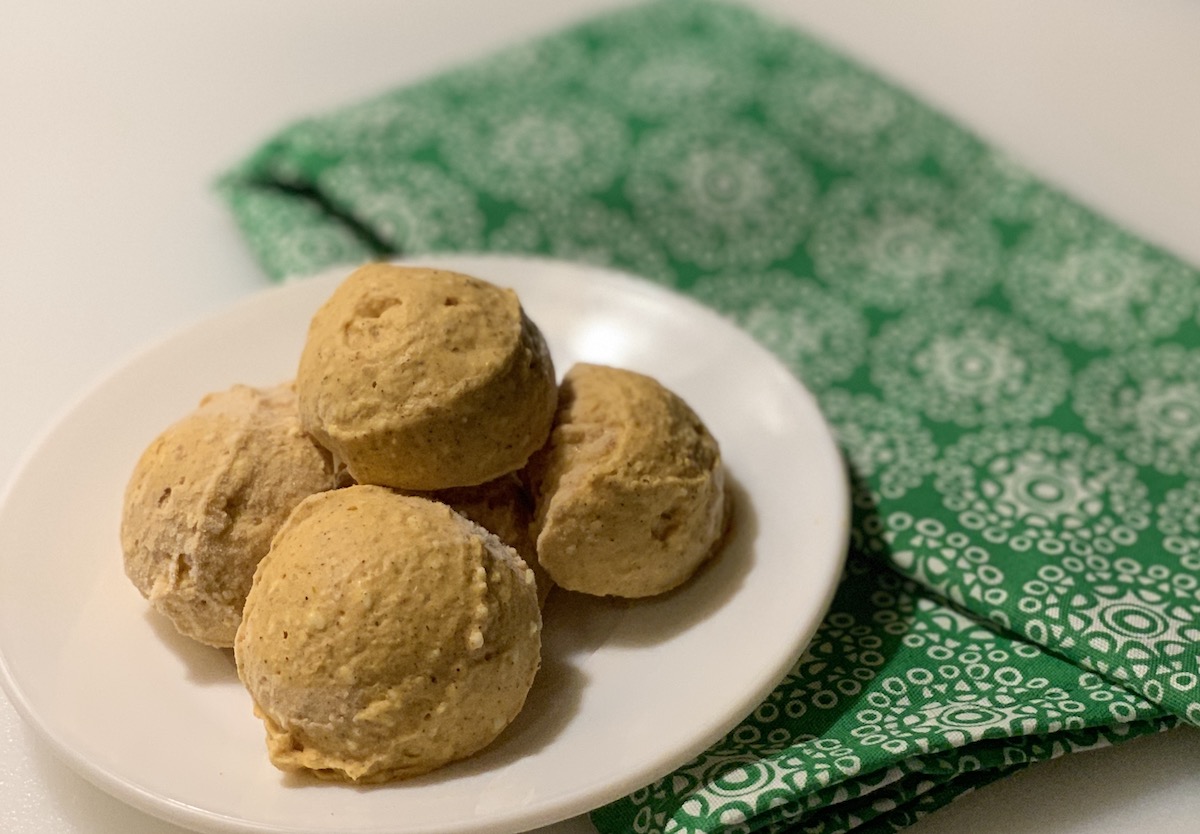 I've got something that will curb your sweet tooth and help you stick to your keto diet. Keep reading for the Pumpkin Pie Fat Bombs recipe.