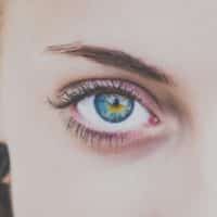 close up photography of woman's right eye
